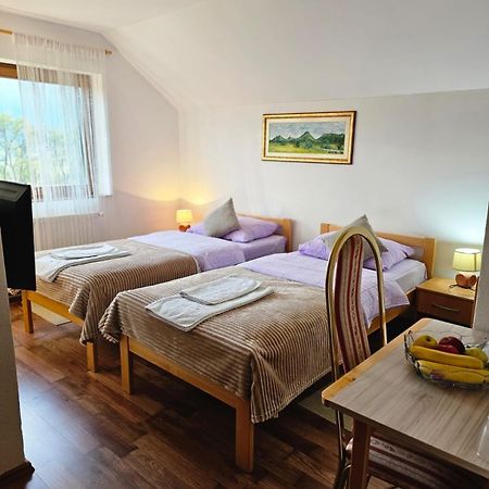 Rooms Vuksa Donji Lapac ภายนอก รูปภาพ