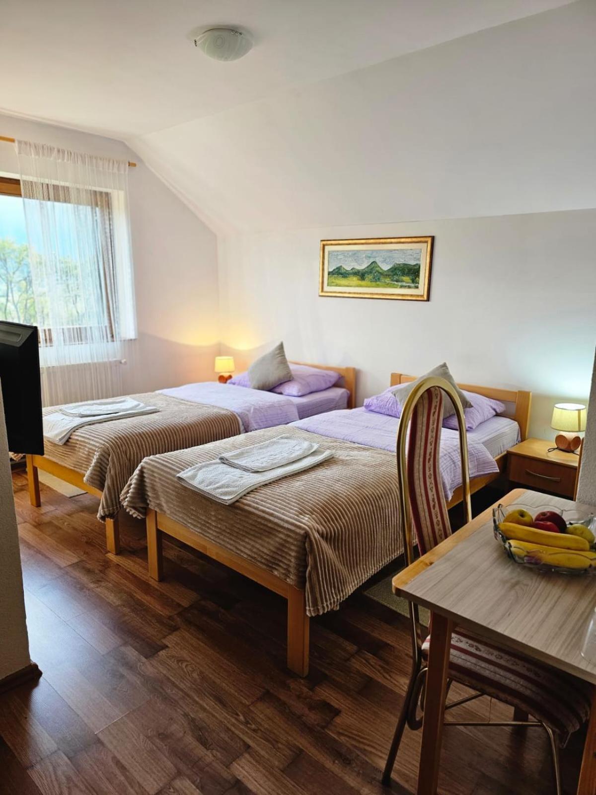 Rooms Vuksa Donji Lapac ภายนอก รูปภาพ