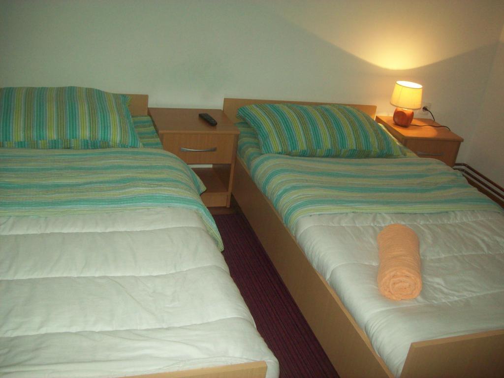 Rooms Vuksa Donji Lapac ห้อง รูปภาพ